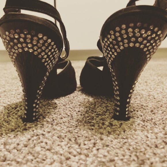 Meet your Posher, Laura - Picture 1 of 1